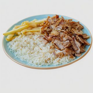 Plato kebab con carne +patatas fritas +Arroz y salsas