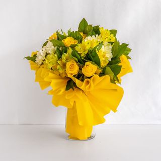 Букет с жълти рози
