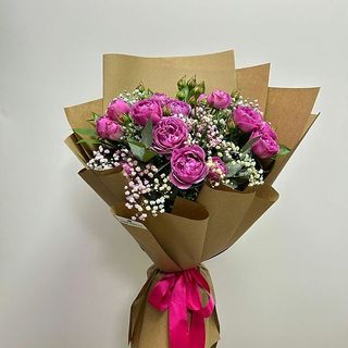 პიონისებური ვარდების თაიგული კრაფტში