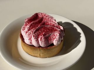 Лимонний тарт з малиною