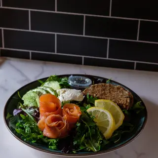 Salada de Salmão e Abacate