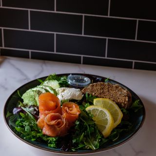 Salada de Salmão e Abacate