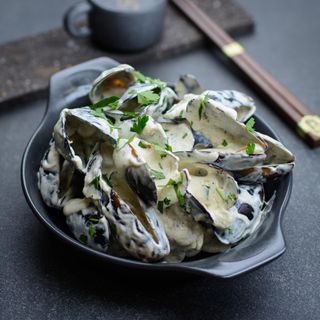 Միդիաները պանրային սոուսում