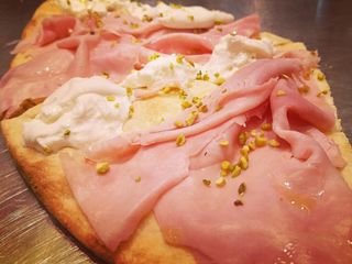 Pizza al taglio burrata e cotto 