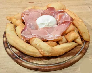 Donzelle crudo e burrata