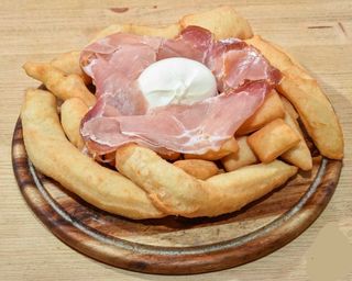 Donzelle crudo e burrata