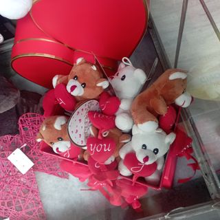 Scatola pelouches e fiori