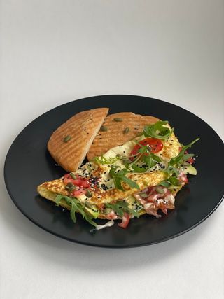 Омлет з Моцарелою та авокадо (270г)