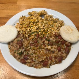 Calentao De Frijoles Y Huevos Pericos