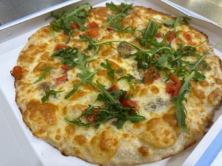 Pizza provola e porcini