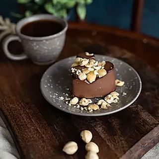 Inimioare cu ciocolata si alune de padure