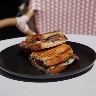 Sándwich De Pastrami Nuevo