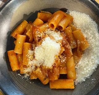 Maccarone a la AMATRICIANA 