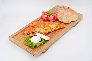 Omlet sa carskim mesom i kačkavaljem