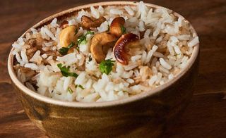 Arroz com Coentros e Cajú