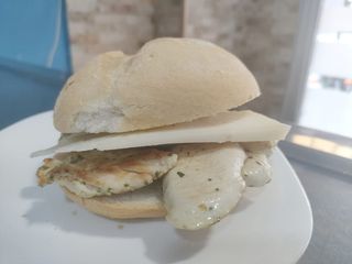 Pulga De Pollo Y Queso