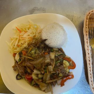 Wołowina w czerwonym curry lekko pikantna