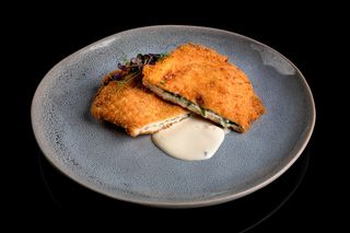 Snitel de pui cu spanac si cheesy cream