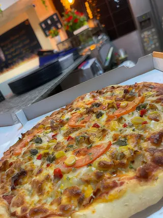 Pizza carne mixta (kebab)
