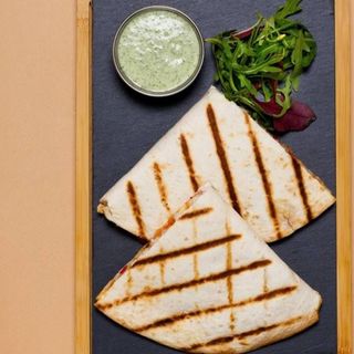 Кесадилья із рваною свининою