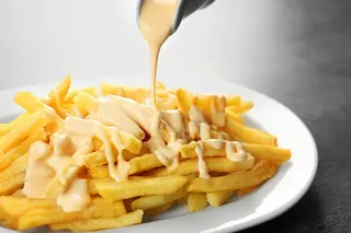 Dose Batata Frita C/ Queijo Derretido e Molho Especial