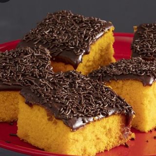 Bolo de cenoura c/ calda de chocolate 