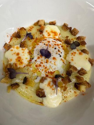 Uovo locale di "galline felici"