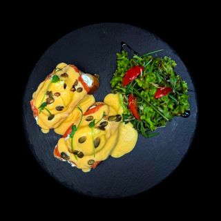      Яйця Бенедикт  з лососем 