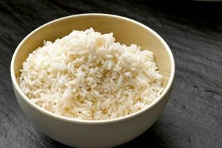 Orez cu cocktail de fructe de mare