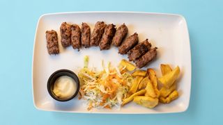 Чевапи - Телешки кебапчета с гарнитура (10бр)