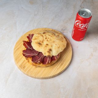 Čobanska komplet lepinja sa goveđom pršutom + Coca-Cola 0.33l