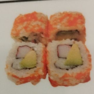 66. Uramaki De Cangrejo Y Aguacate (4 Uds.)