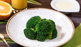 Брокколи с чесночным соусом 