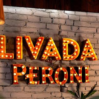 Salată cu Pui Crocant