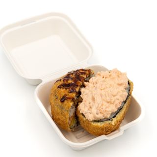 Sushi-burger z delikatnym grillowanym łososiem i mango