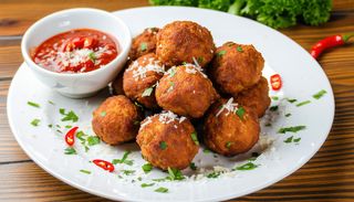 пържени кюфтенца с гарнитура