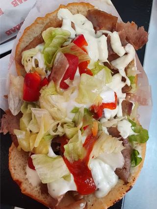 Kebab w bułce amerykański mega