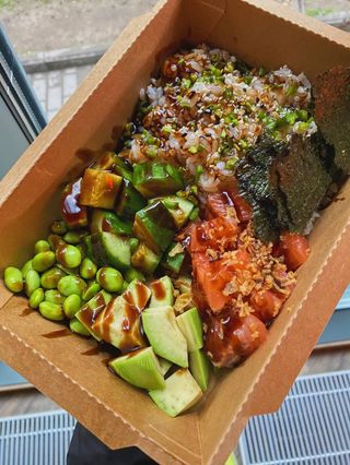 Боул з лососем