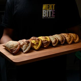 Menú Para Compartir 6 Empanadas + 2 Bebidas