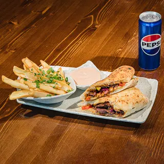 Pannuzzo cu cartofi prajiti si sos calypso + Pepsi