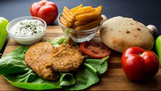 Belo meso sa wedges krompirom mini obrok