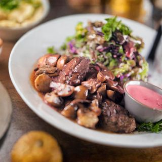 Šumska salata sa biftekom 350 gr