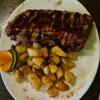 Coaste de porc si cartofi cu rozmarin