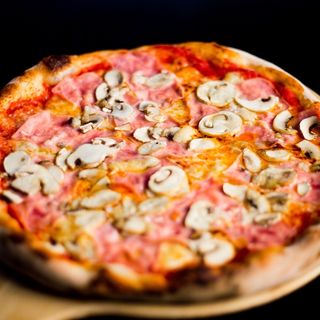 Pizza Prosciutto E Funghi