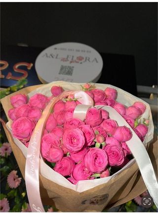 ჰოლანდიური სპრეი ვარდები.