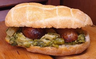 Panino con salsiccia e broccolo ripassato