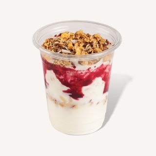 საუზმე გრანოლათი და მარწყვის ჯემით