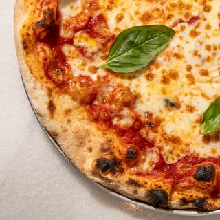 MOZARELLA Y ALBAHACA