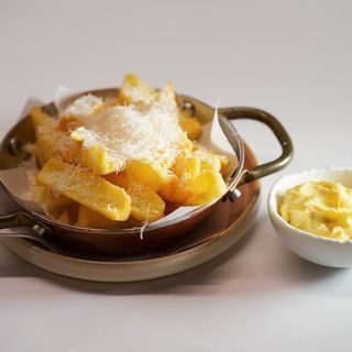 Картопляні діпи з пармезаном та трюфельним майонезом