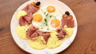 Jaja sa roast beefom